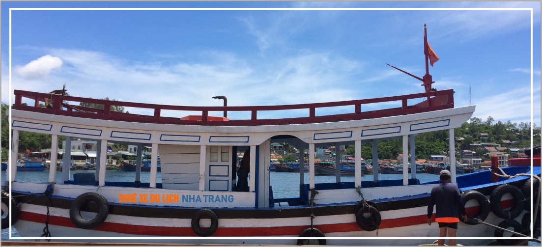 thue-xe-nha-trang-tau-go-tham-quan-vinh-nha-trang T&agrave;u Gỗ & Cao tốc