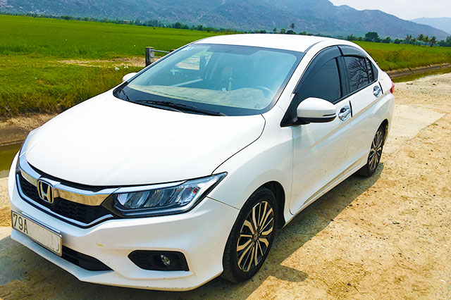 thu&ecirc; xe 4 chỗ nha trang